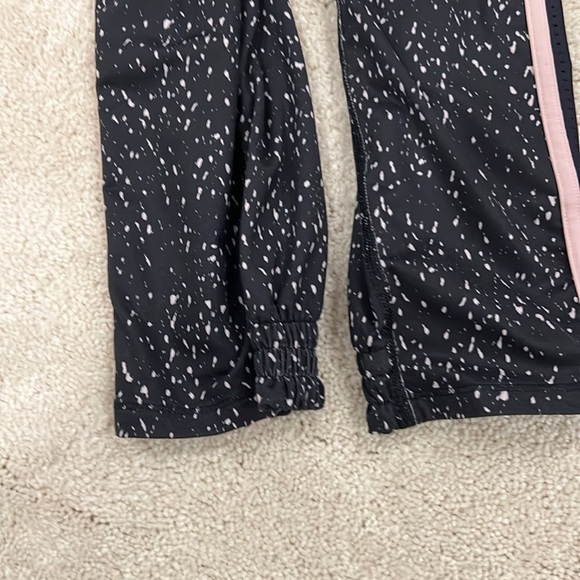 Lululemon C5 yoga Pants with Light Pink Piping  Size 4 - Picture 2 of 8